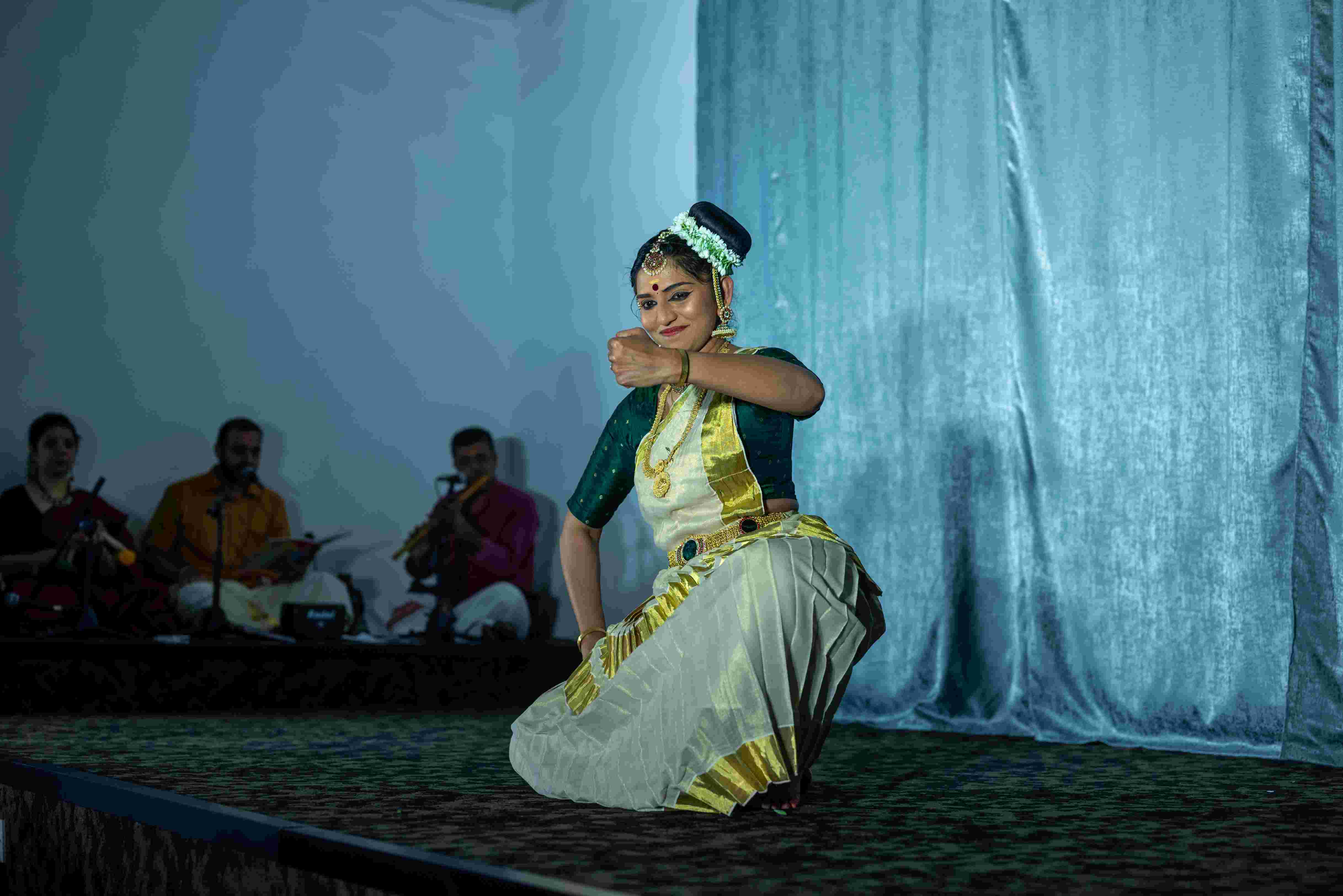 Mohiniyattam